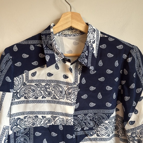 ALICE + OLIVIA Willa Placket Bandana-Print Top 100% Silk SZ M - Picture 5 of 8